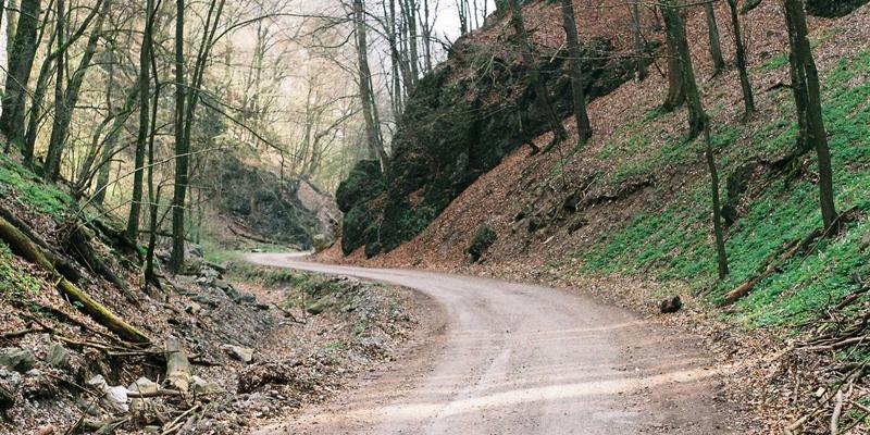 丝网57：解析护栏、工程护栏与防护网在现代基建中的核心应用